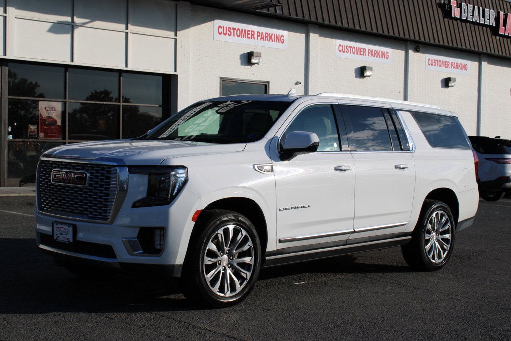 Used 2021 GMC Yukon XL Denali w/ Denali Premium Package AWD/4WD image 3
