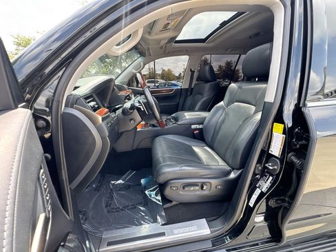 Used 2021 Lexus LX 570 4WD w/ Luxury Package image 19