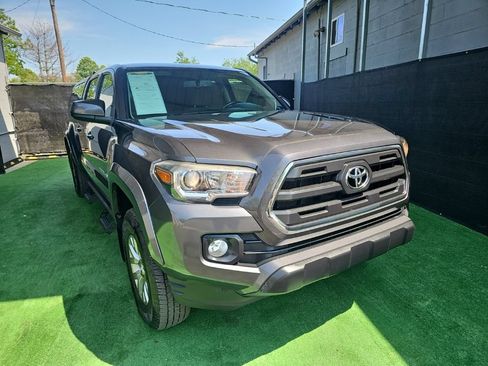 Used 2016 Toyota Tacoma SR5 w/ SR5 Appearance Package (SN) AWD/4WD image 2