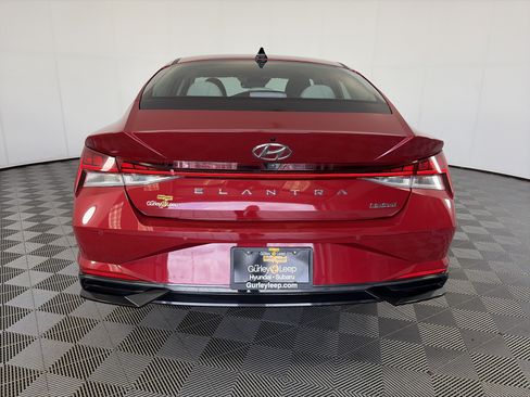 Used 2023 Hyundai Elantra Limited w/ Cargo Package FWD image 9