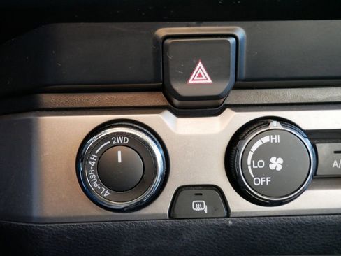 Used 2019 Toyota Tacoma SR image 43