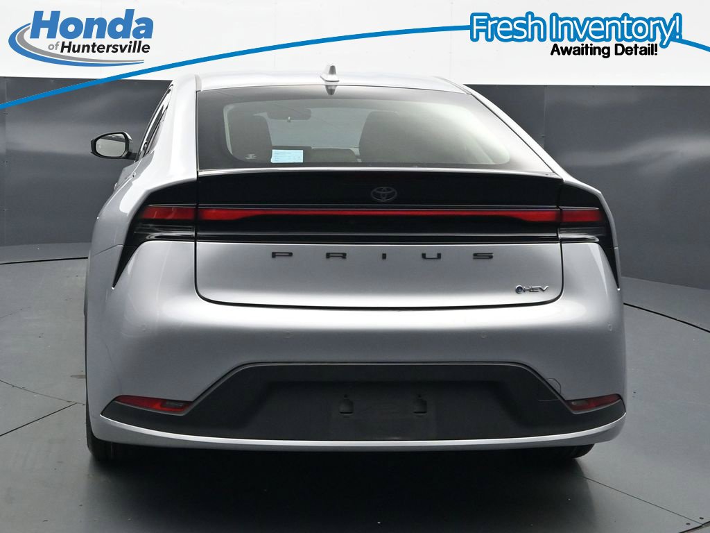 Used 2025 Toyota Prius LE FWD image 8