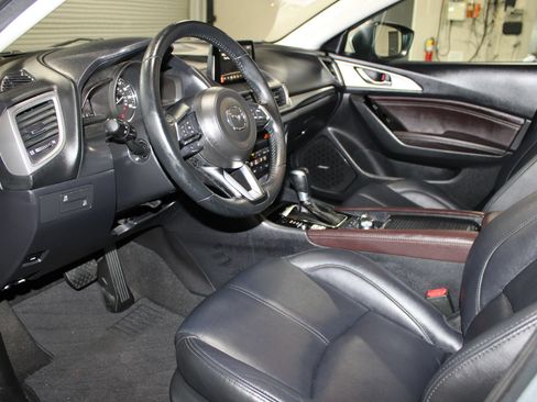 Used 2017 MAZDA MAZDA3 Touring w/ Popular Equipment Package FWD image 22