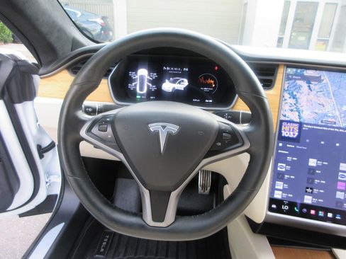 Used 2021 Tesla Model S Long Range Plus AWD/4WD image 45