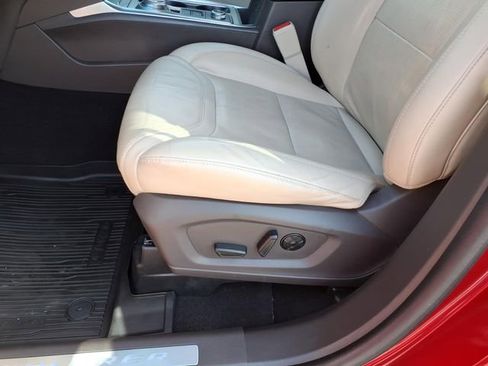 Used 2022 Ford Explorer Platinum w/ Equipment Group 601A image 5