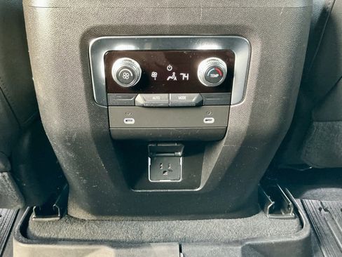 Used 2023 GMC Yukon SLT image 34