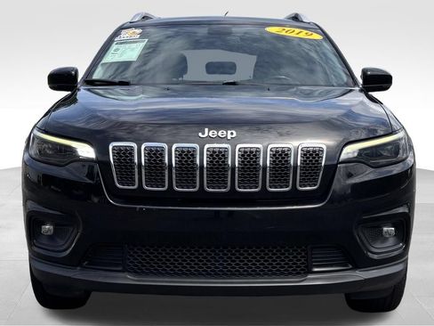 Used 2019 Jeep Cherokee Latitude Plus w/ Cold Weather Group AWD/4WD image 8