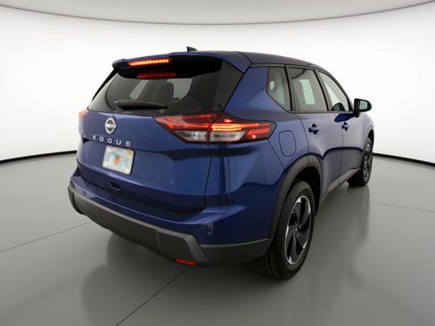 Used 2025 Nissan Rogue SV FWD image 9