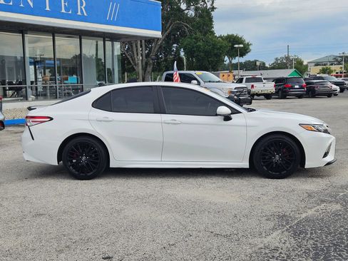 Used 2020 Toyota Camry SE FWD image 9