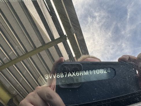 Used 2024 Volkswagen Tiguan SE R-Line image 42