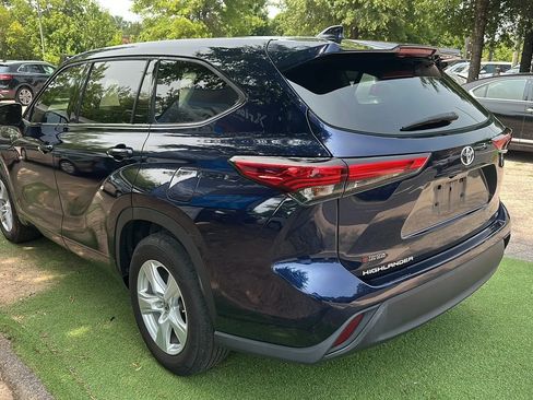 Used 2021 Toyota Highlander LE FWD image 5
