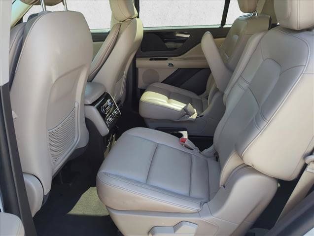 Used 2024 Lincoln Aviator 2WD w/ Premium Package image 12