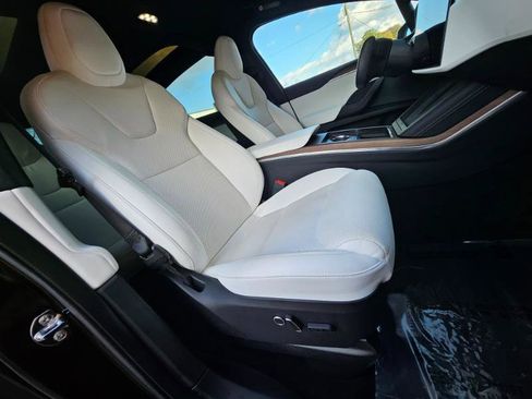 Used 2022 Tesla Model X image 59