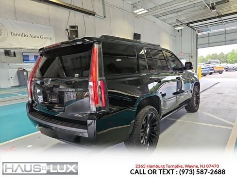 Used 2018 Cadillac Escalade Platinum AWD/4WD image 7