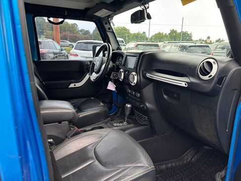 Used 2014 Jeep Wrangler Unlimited Sahara AWD/4WD image 17