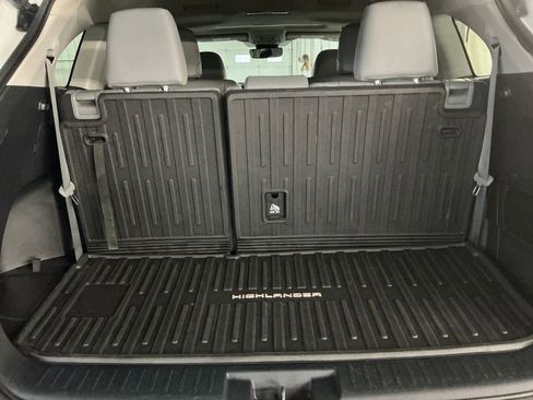Used 2022 Toyota Highlander XLE AWD/4WD image 27