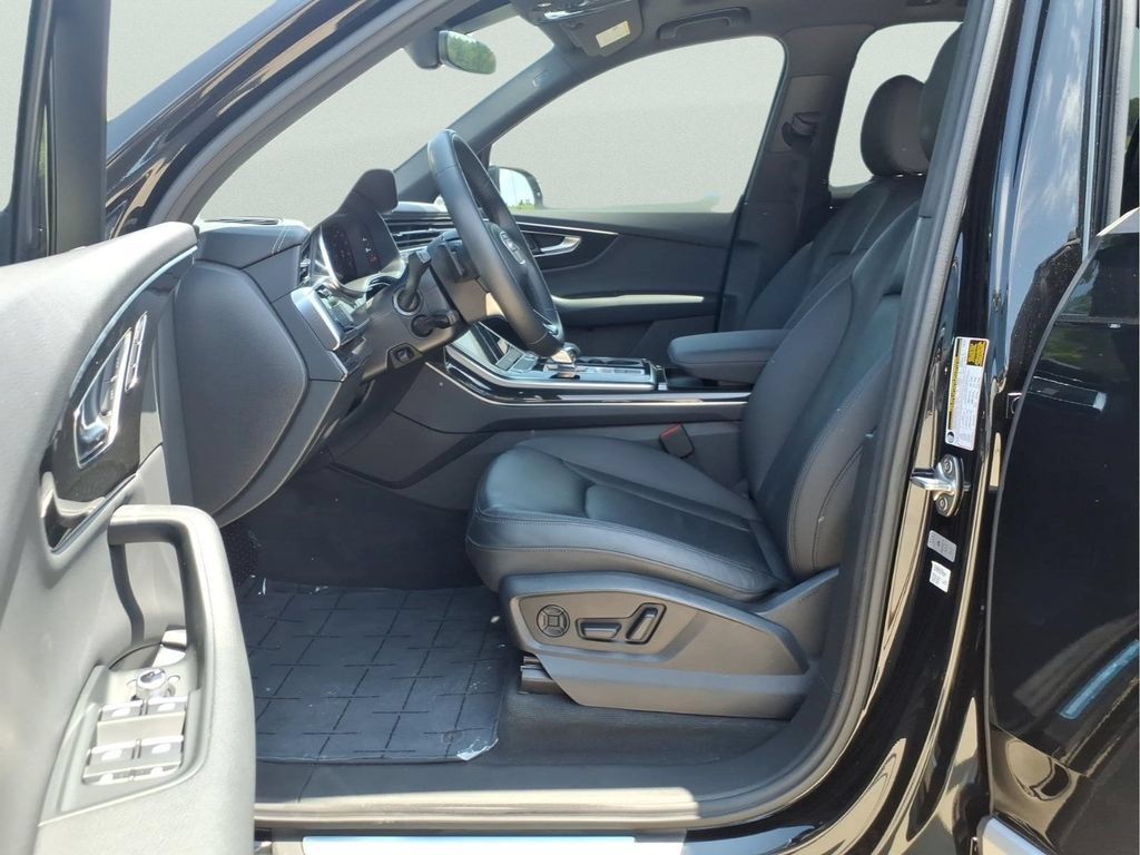 Used 2023 Audi Q7 2.0T Premium w/ Convenience Package AWD/4WD image 18