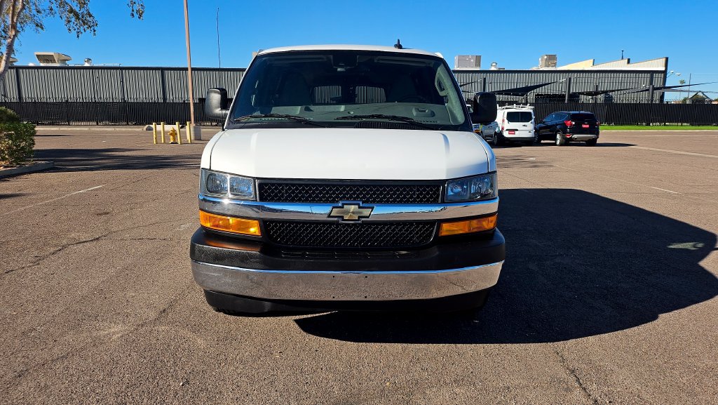 Used 2025 Chevrolet Express 3500 LT w/ LT Preferred Equipment Group RWD image 3