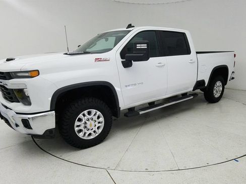 Certified 2024 Chevrolet Silverado 2500 LT AWD/4WD image 3