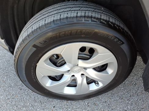 Used 2023 Toyota RAV4 LE FWD image 21