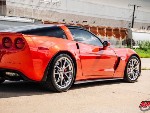 Used 2011 Chevrolet Corvette Z06 w/ Z06 Carbon Fiber Package RWD image 57
