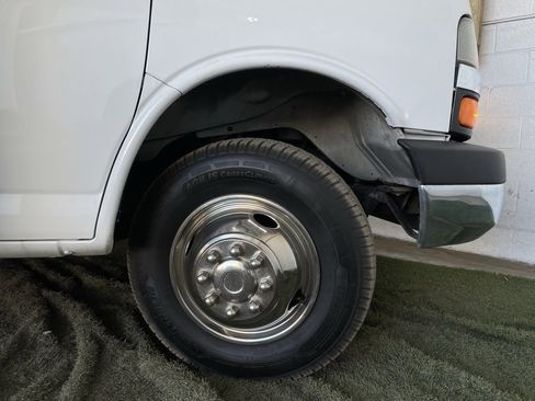 Used 2016 Chevrolet Express 3500 image 11