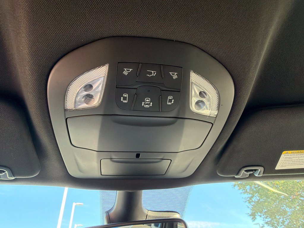 Used 2025 Chrysler Pacifica Select FWD image 35