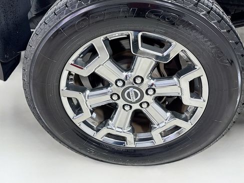 Used 2017 Nissan Titan SL w/ Chrome Package RWD image 40