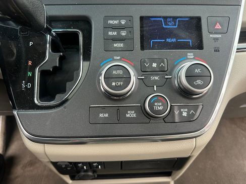 Used 2017 Toyota Sienna XLE w/ XLE Navigation Package image 19