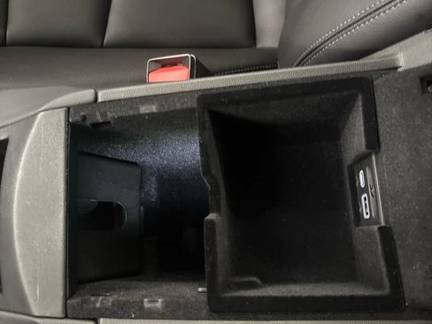 Used 2024 Cadillac XT6 Luxury image 34