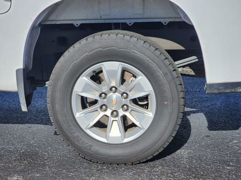 Used 2025 Chevrolet Silverado 1500 LT image 8