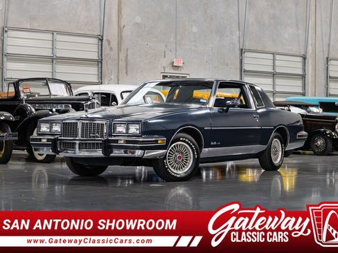 Used 1987 Pontiac Grand Prix LE image 1