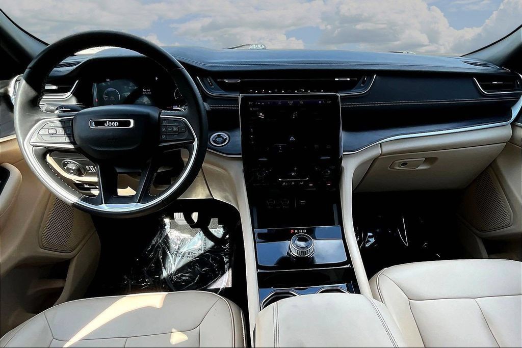 Used 2023 Jeep Grand Cherokee Limited RWD image 9
