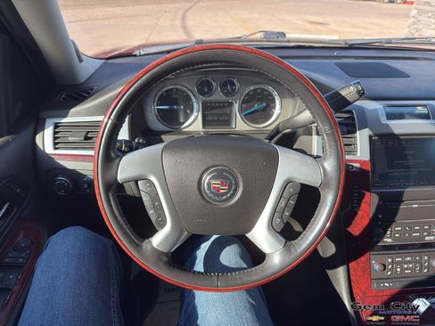 Used 2009 Cadillac Escalade AWD image 16