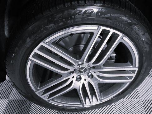 Used 2025 Mercedes-Benz GLS 450 4MATIC image 7