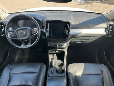 Used 2019 Volvo XC40 T5 Momentum image 15
