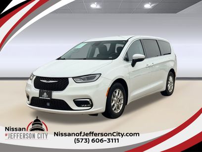 Used 2023 Chrysler Pacifica Touring-L