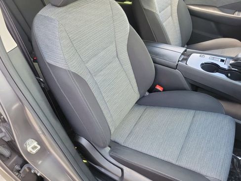 Used 2023 Nissan Rogue SV FWD image 17