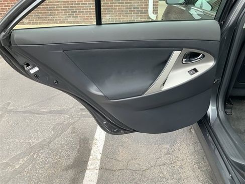 Used 2010 Toyota Camry image 17