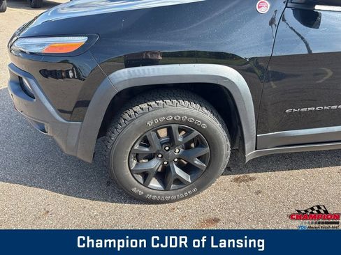 Used 2018 Jeep Cherokee Trailhawk w/ Comfort/Convenience Group AWD/4WD image 33