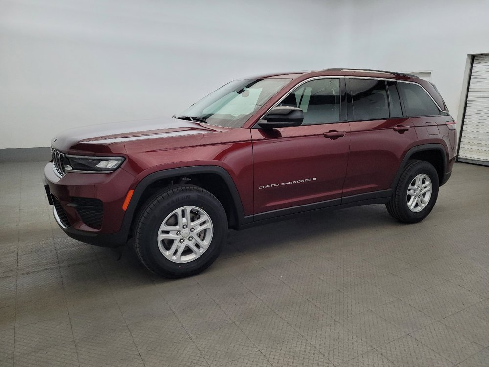 Used 2023 Jeep Grand Cherokee Laredo w/ Luxury Tech Group I AWD/4WD image 2