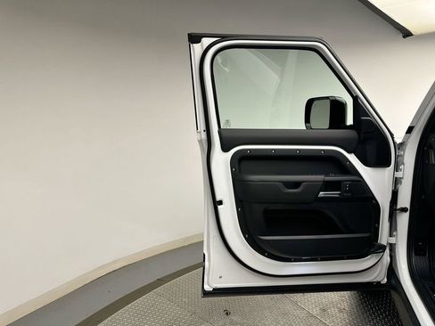 New 2026 Land Rover Defender 110 V8 image 9