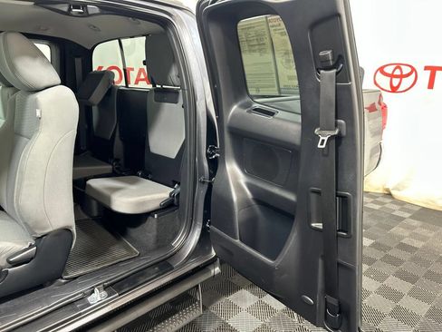 Used 2017 Toyota Tacoma SR5 w/ Tow Package AWD/4WD image 21