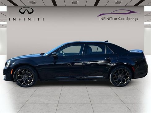 Used 2018 Chrysler 300 S w/ 300S Premium Group image 4