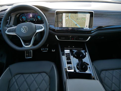 New 2026 Volkswagen Atlas SEL Premium R-Line image 9