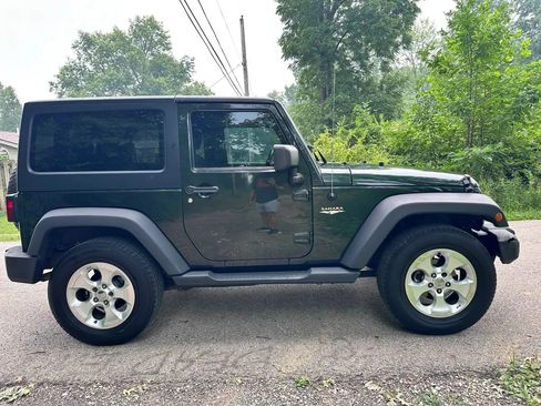 Used 2011 Jeep Wrangler Sahara w/ Dual Top Group AWD/4WD image 5
