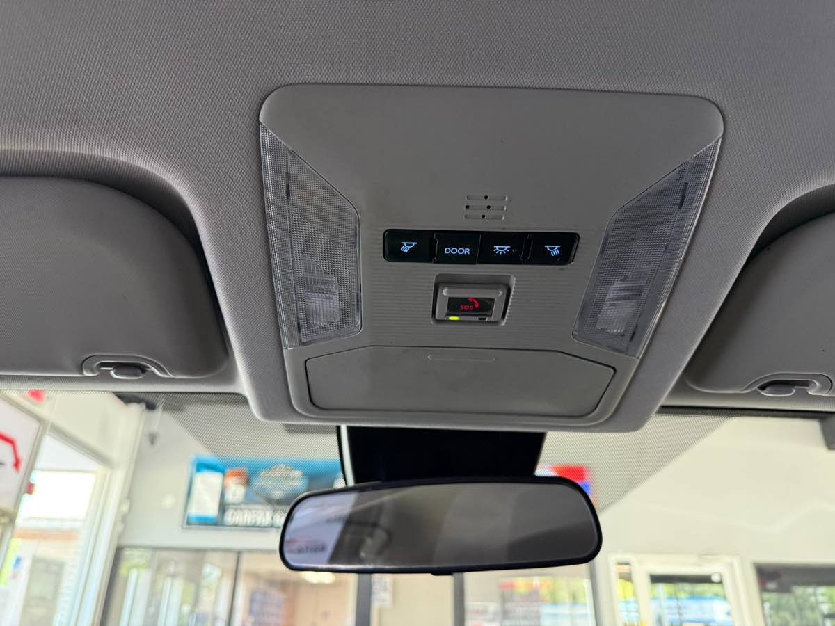 Used 2022 Toyota RAV4 LE FWD image 19