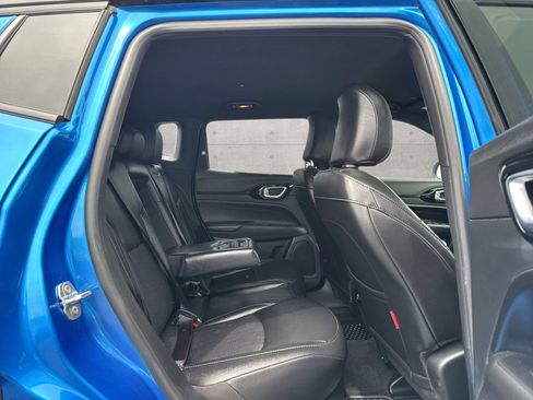 Used 2025 Jeep Compass Trailhawk AWD/4WD image 8