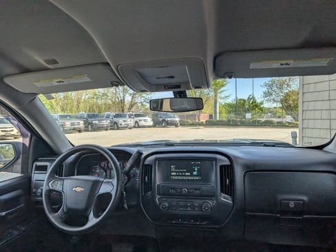 Used 2018 Chevrolet Silverado 1500 Custom image 15