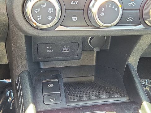 Used 2024 Nissan Kicks SV FWD image 29